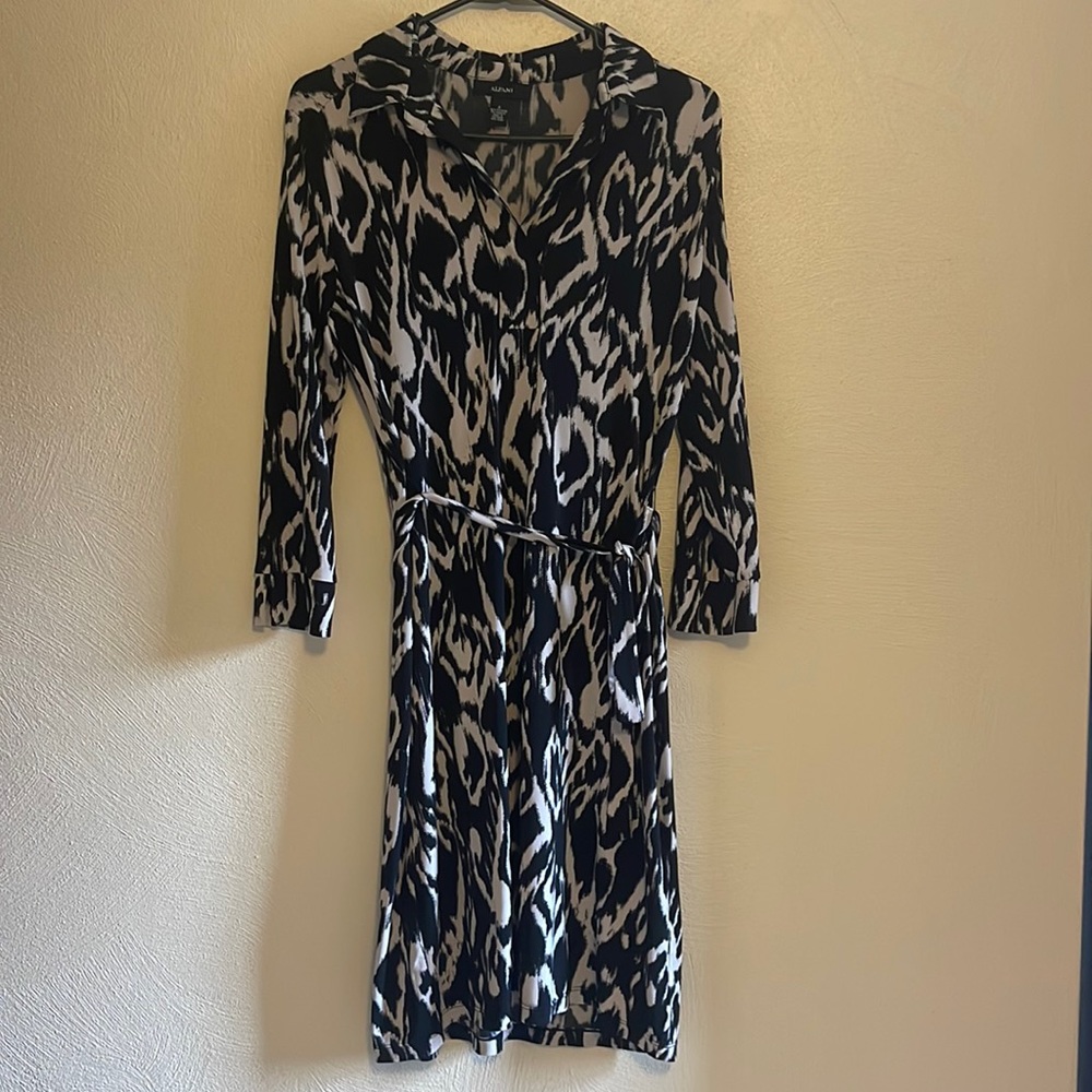 Alfani 3/4 sleeve patterned dress, size small